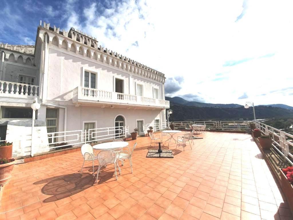Appartamento Nel Fabbricato Denominato Il Castello Прая-а-Маре Экстерьер фото